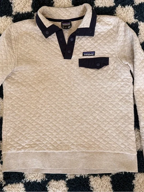 Patagonia Women’s Quilted Pullover Sweater - Light Cream with Navy Trim - Picture 2 of 3